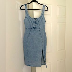 Women’s denim dress. Front slit, zip up back. Adjustable straps. Size M. Cute!